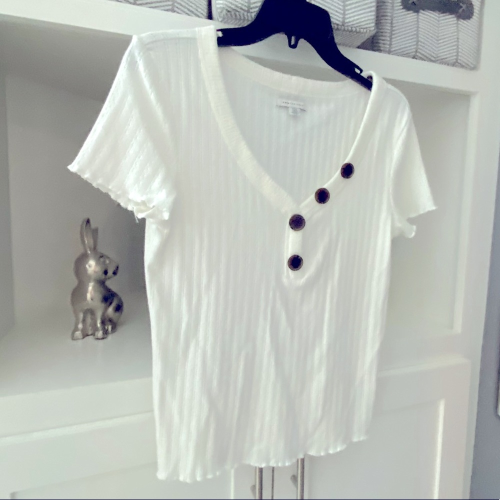 White T-shirt w/wooden buttons